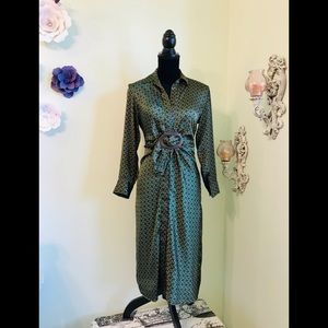 Zara Midi Dress Size XS. Green pattern.